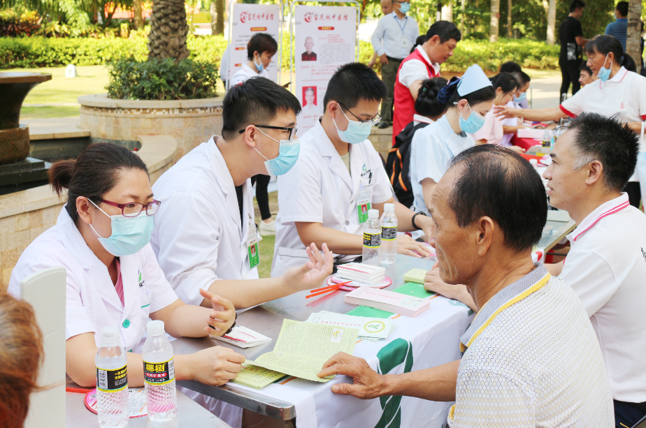 省安宁医院开展健康义诊宣传活动 把健康送到百姓身边