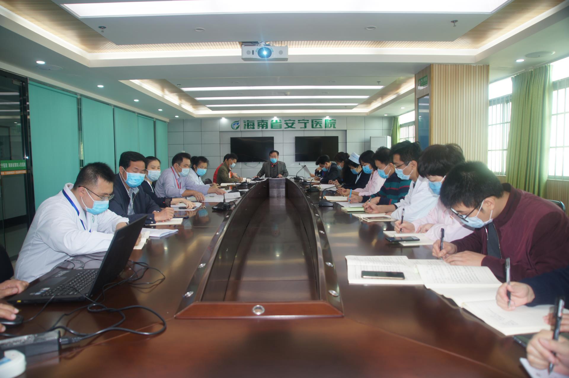 海南省安宁医院召开理论中心组（扩大）学习会议——疫情就是命令，防控就是责任